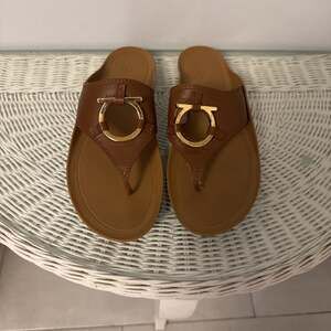 Salvatore Ferragamo Brown Leather Gancini Thong Flats Size 8
